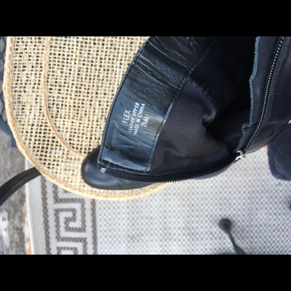 Ellen Tracy Flex Black Leather boots - Picture 7 of 8